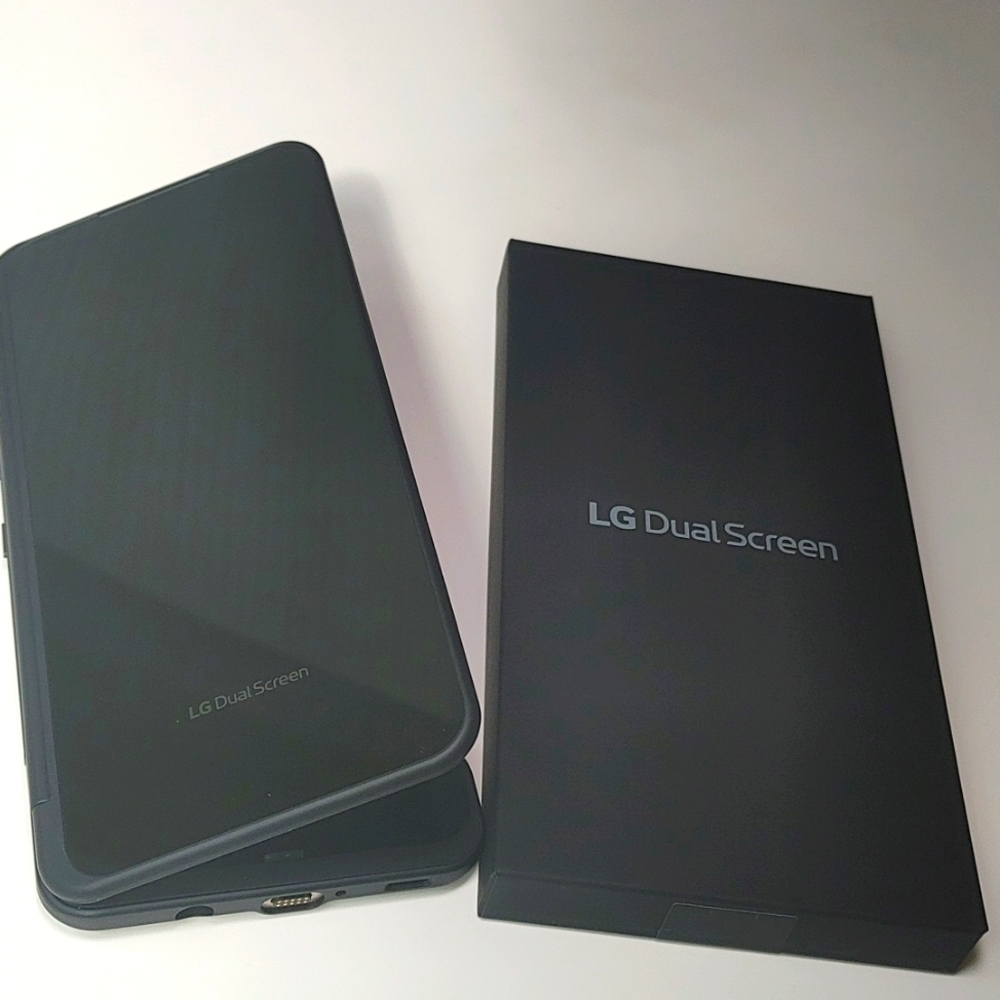 LG V60 dual screen case. Like new